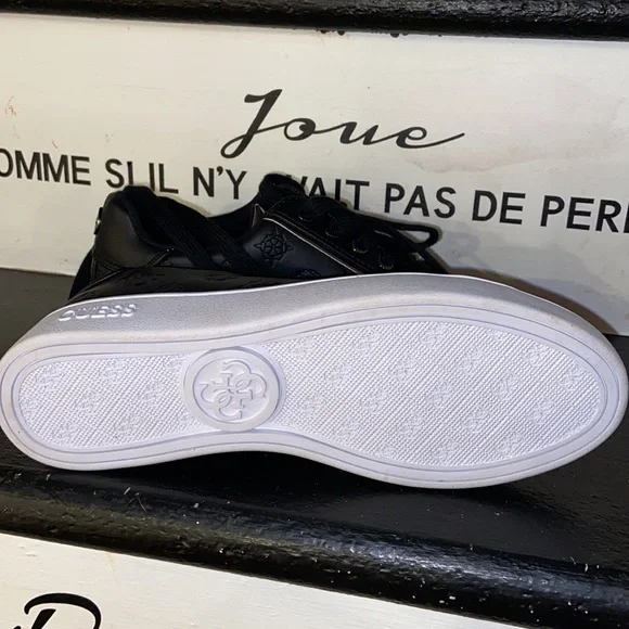 GUESS ⭐️authentic ⭐️ - Picture 6 of 7